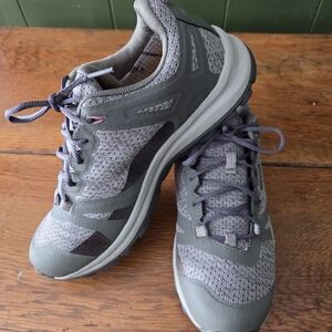 Keen Women's Size 8 Shoes